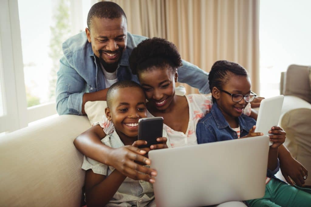 smartphone contrôle parental famille parents enfant